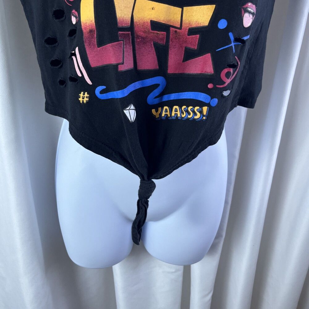 On Fire Women’s Graphic Crop Top Multicolor Size M Living My Best Life Casual - Picture 3 of 9